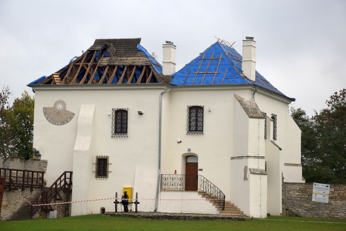 Prace remontowe na dachu Skarbczyka