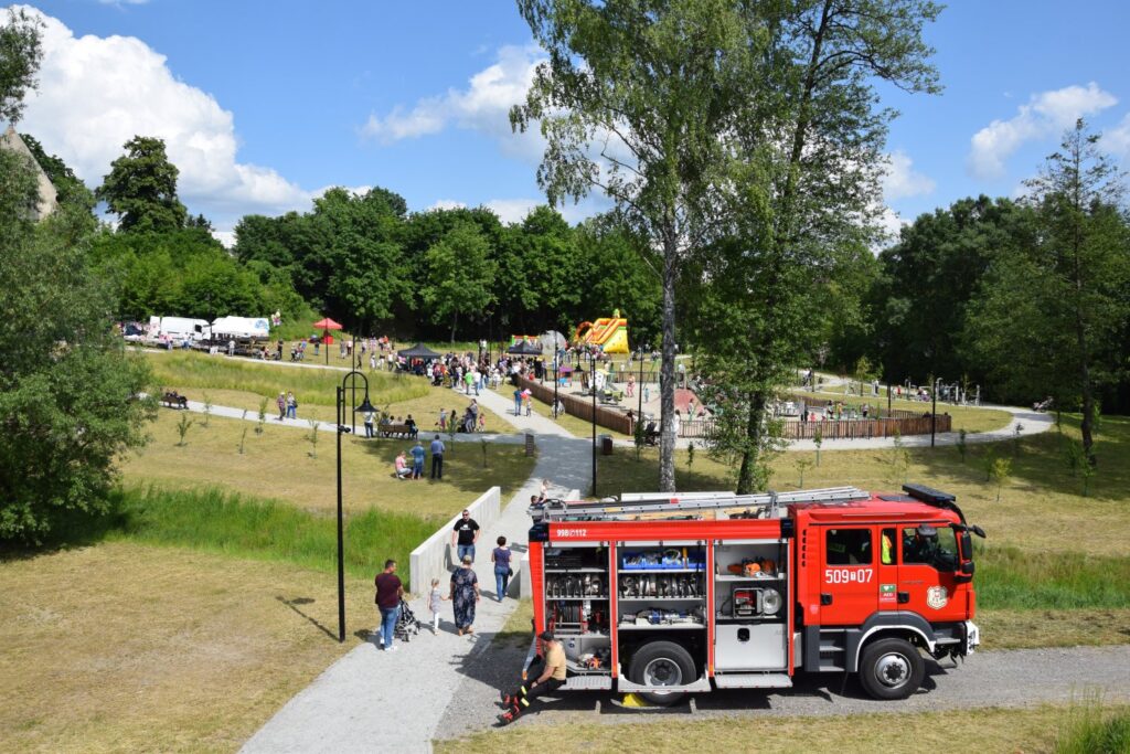 Dzień Dziecka Szydłów 11 czerwca 2023, park miejski, OSP Szydłów, wóz strażacki