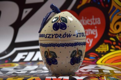 Śliwka ceramiczna handmade produkcji Ceramika Artystyczna WIZA z Bolesławca. Darczyńca: Urząd Miasta i Gminy Szydłów